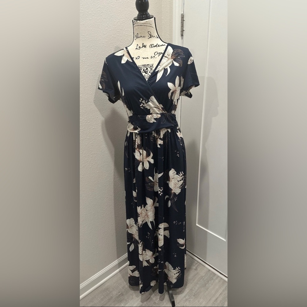 Ouges Navy Floral Wrap Maxi Dress - Women's
